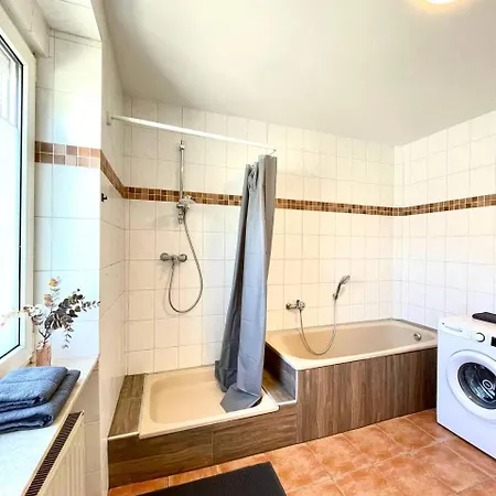 Apartment Renoviertes Monteurhaus In Fuer 6 Personen! Mendig
