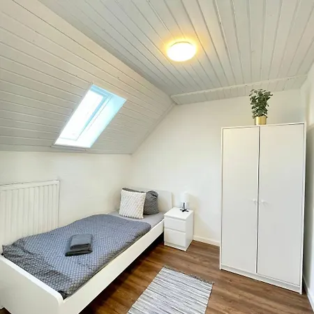Apartment Renoviertes Monteurhaus In Fuer 6 Personen! *